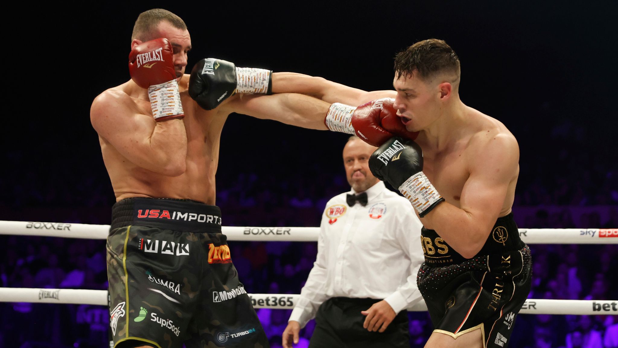 Chris BillamSmith retains world title in desperate battle with Mateusz