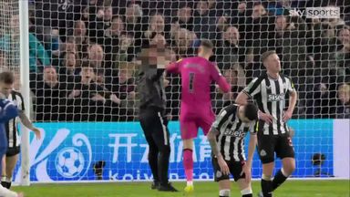 Chelsea fan shoves Dubravka while celebrating equaliser