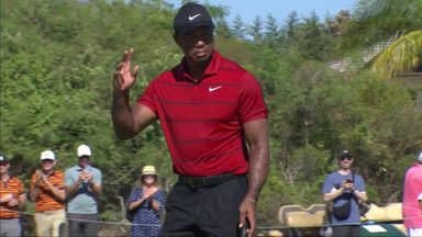 Vintage Tiger! Woods drains the birdie putt from 34 feet out