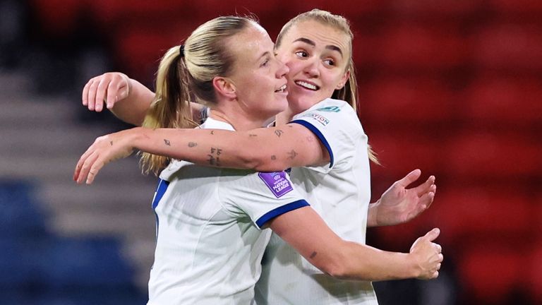 England&#39;s Beth Mead celebrates with team-mate Georgia Stanway