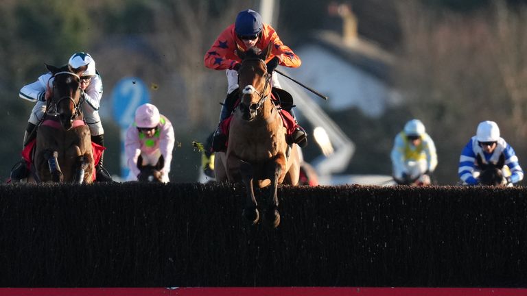 Bravemansgame on his way to victory in the 2022 King George at Kempton