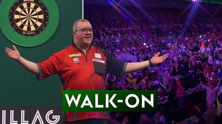 Stephen Bunting conducted the crowd during his entrance song 'Titanium' by David Guetta feat. Sia