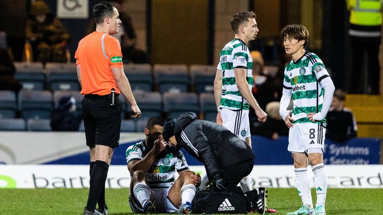 Celtic&#39;s Cameron Carter-Vickers was forced off against Dundee