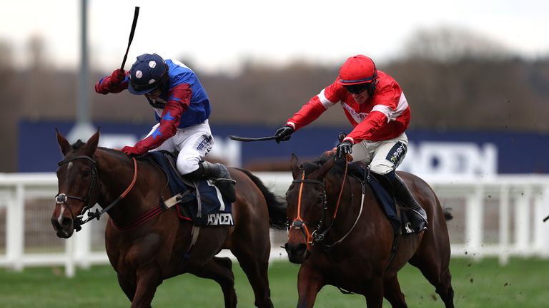 Crambo dan Paisley Park bertarung dalam Long Walk Hurdle di Ascot