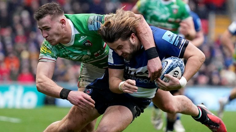 Bath's Tom de Glanville is tackled by Leicester Tigers' Freddie Steward during a Gallagher Premiership match (PA Images)