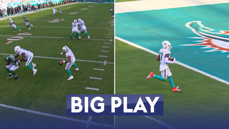 Tua Tagovailoa found Jaylen Waddle in a huge 60-yard touchdown