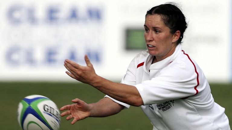EDMONTON, AB - AUGUST 31: Jo Yapp #9 of England passes against USA during the Women's Rugby World Cup at Ellerslie Park on August 31, 2006 in Edmonton, Alberta, Canada. England won 18-0. (Photo by Harry How/Getty Images)