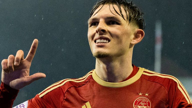 ABERDEEN, SCOTLAND - DECEMBER 09: Aberdeen's Leighton Clarkson celebrates scoring to make it 2-1 during a cinch Premiership match between Aberdeen and Heart of Midlothian at Pittodrie Stadium, on December 09, 2023, in Aberdeen, Scotland. (Photo by Ross Parker / SNS Group)