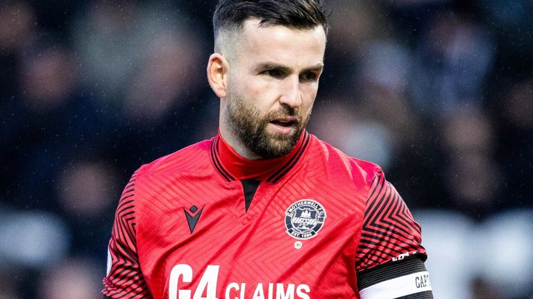 PAISLEY, SCOTLAND - DECEMBER 16: Motherwell's Liam Kelly during a cinch Premiership match between St Mirren and Motherwell at SMiSA Stadium, on December 16, 2023, in Paisley, Scotland.  (Photo by Mark Scates / SNS Group)