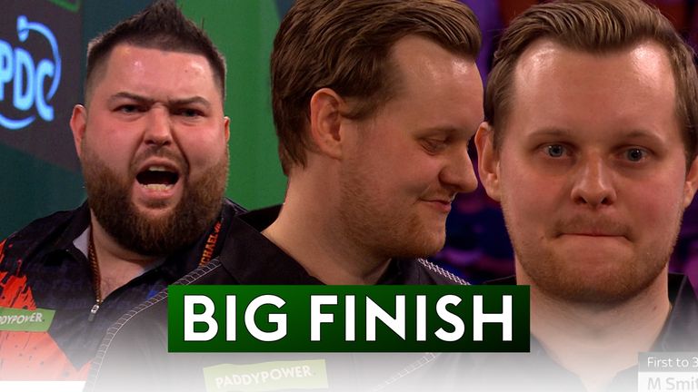 Michael Smith dug out this huge 142 in the final set to leave his opponent Kevin Doets shaking his head in disbelief