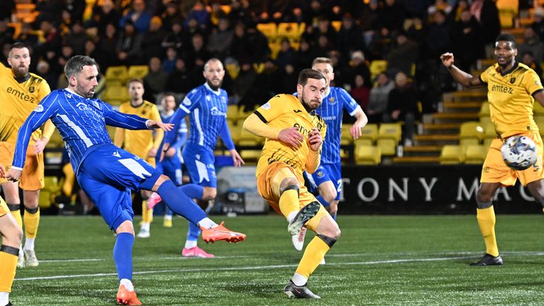 St Johnstone's Nicky Clark misses a chance against Livingston