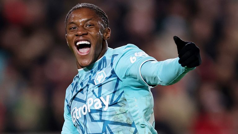 Jean-Ricner Bellegarde celebrates after scoring Wolves&#39; fourth goal at Brentford