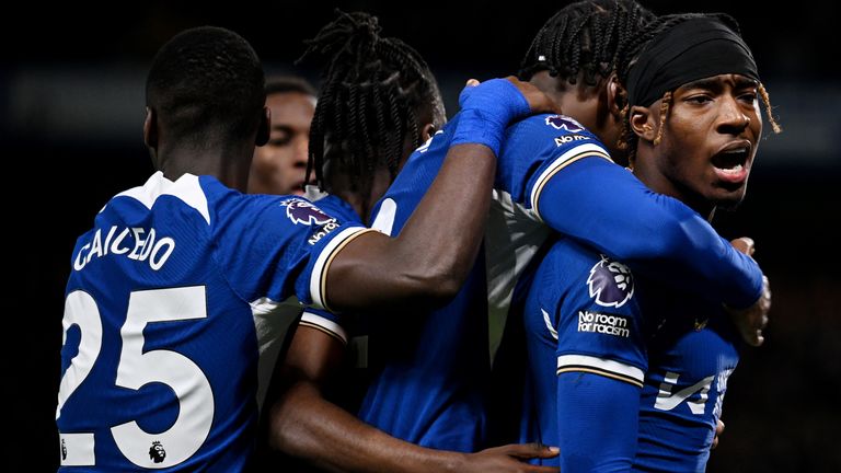 Noni Madueke celebrates with his team-mates after scoring a late penalty for Chelsea 