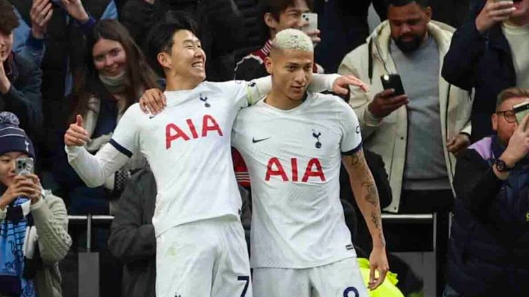 Goalscorers Heung-min Son and Richarlison celebrate during Spurs&#39; Premier League clash with Everton