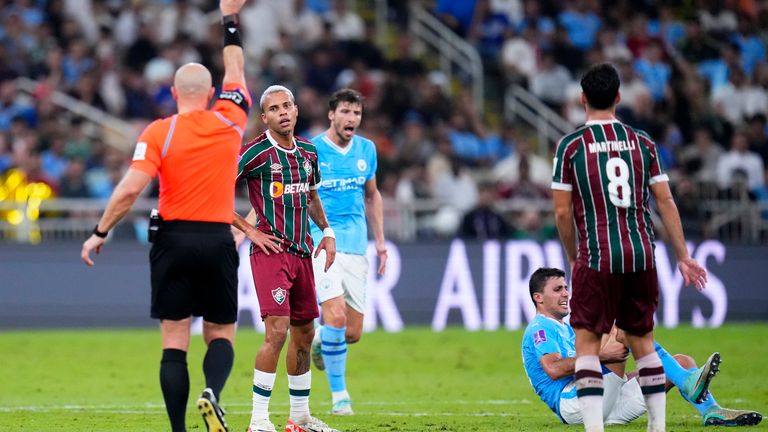 Rodri went down under a tough challenge by Flumiense substitute Aleksander, who was booked