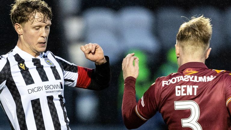 PAISLEY, SCOTLAND - DECEMBER 16: St Mirren's Mark O'Hara (L) and Motherwell's Georgie Gent in action during a cinch Premiership match between St Mirren and Motherwell at SMiSA Stadium, on December 16, 2023, in Paisley, Scotland.  (Photo by Mark Scates / SNS Group)
