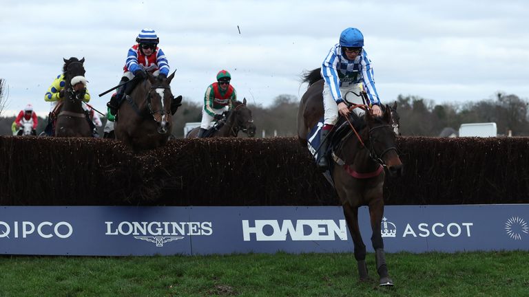 Victtorino and Charlie Deutsch on their way to Silver Cup success at Ascot