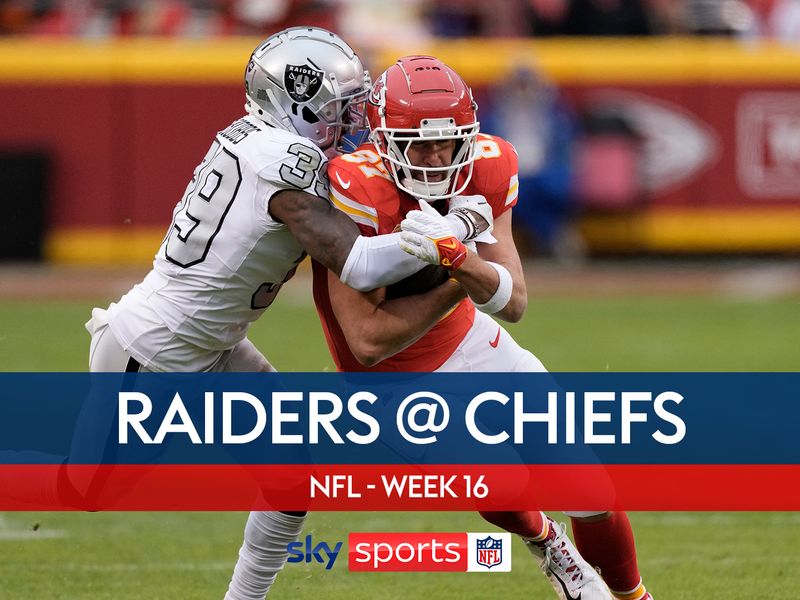 Raiders stun sloppy Chiefs with 2 defensive TDs in victory on