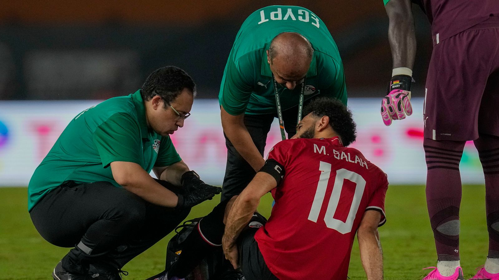 محمد صلاح: مهاجم ليفربول يغيب لمدة تصل إلى شهر بعد تعرضه لإصابة عضلية أثناء أداء واجبه في مصر |  أخبار كرة القدم