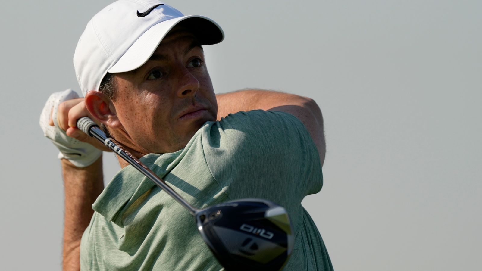 McIlroy takes Dubai Invitational Iead with stunning opening round