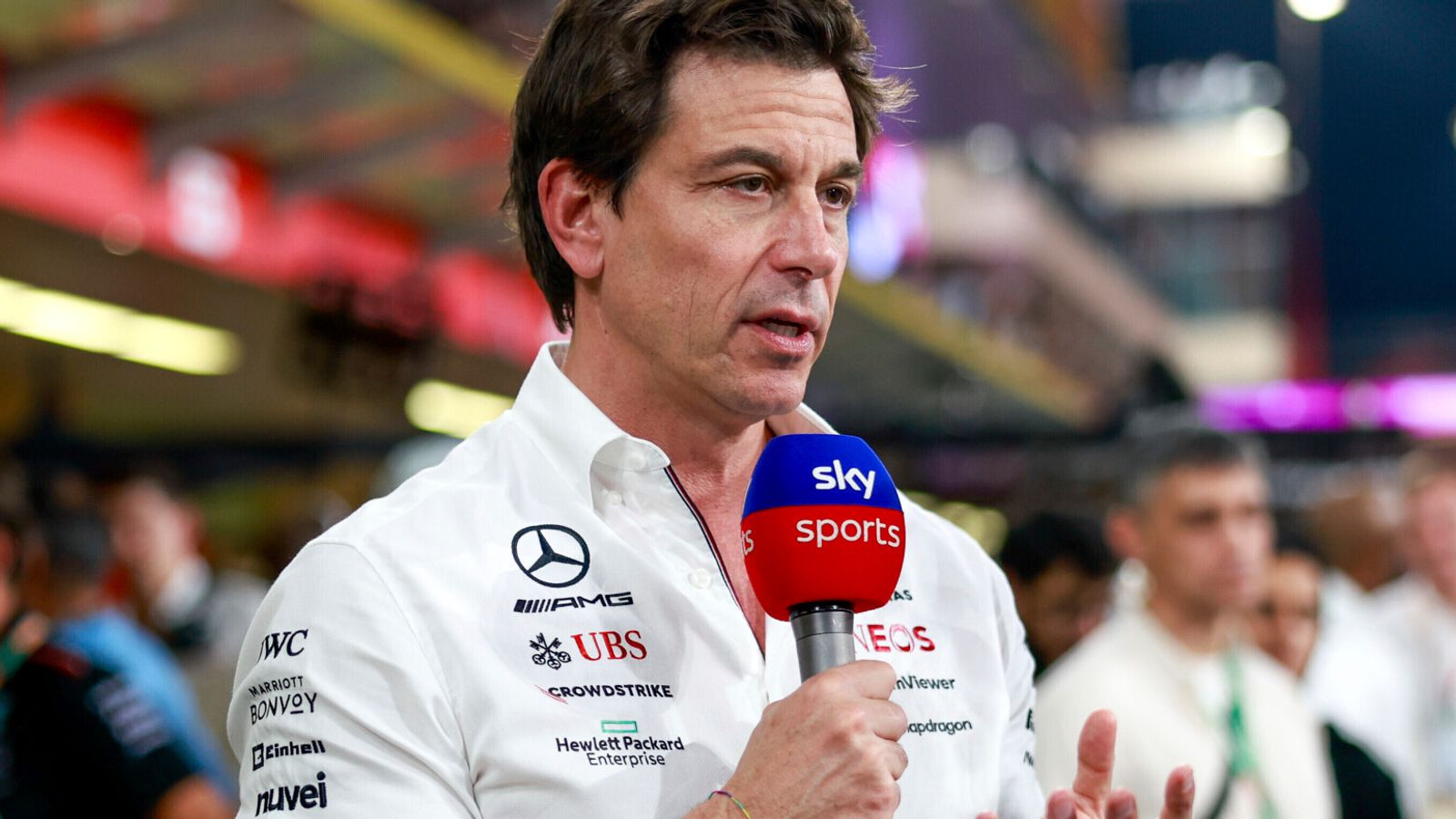 Wolff signs new deal with Mercedes
