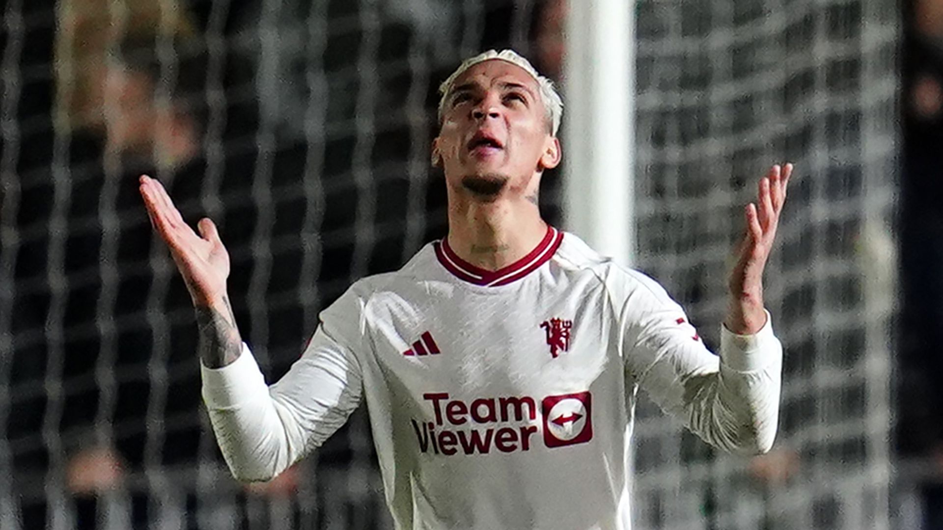 Man Utd survive Newport comeback to book FA Cup fifth-round spot