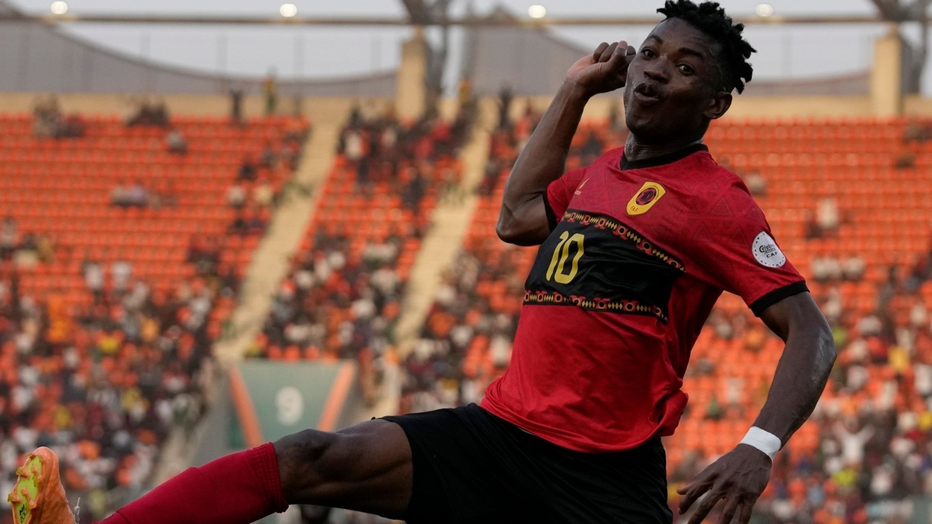 Dala double sends Angola into AFCON quarters
