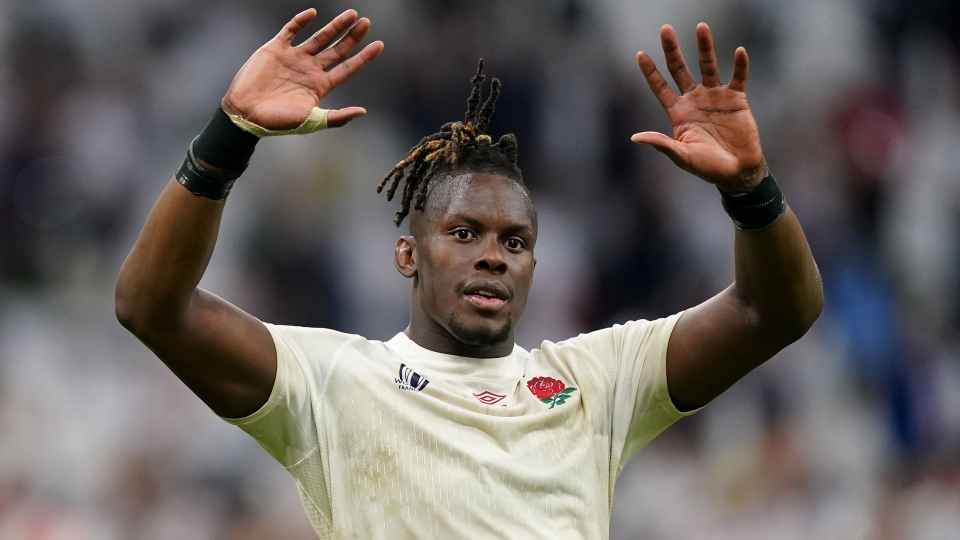 Itoje hands England boost with new Sarries contract