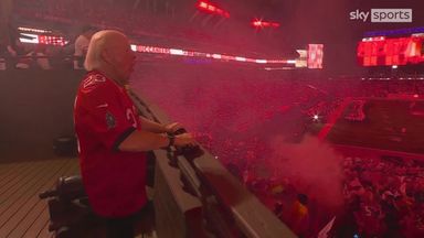 'WOOOOO!' | WWE legend Ric Flair fires up crowd before Eagles-Bucs game