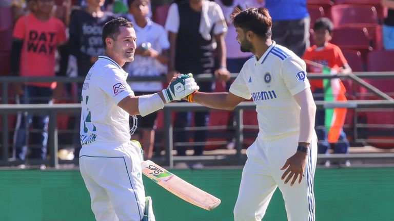 India's players bid farewell to Dean Elgar after his final innings in Test cricket 
