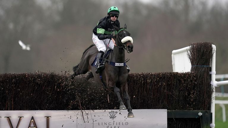 First Flow dominates the Godstone Handicap Chase at Lingfield's Winter Million Festival