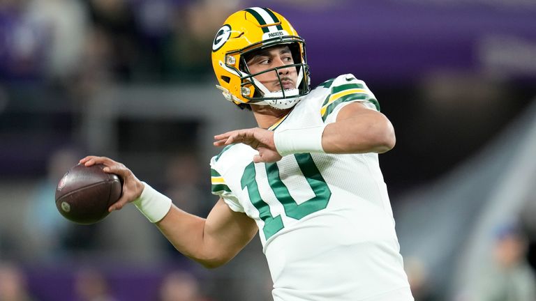 Green Bay Packers' Jordan Love warms up before an NFL football game against the Minnesota Vikings Sunday, Dec. 31, 2023, in Minneapolis. (AP Photo/Abbie Parr)