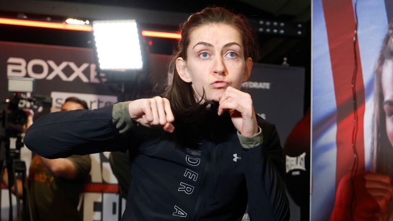 BEN SHALOM BOXXER LIVERPOOL FIGHT WEEK.M&S BANK ARENA LIVERPOOL 17/01/2024 .PIC LAWRENCE LUSTIG/BOXXER.(PICS FREE FOR EDITORIAL USE ONLY).MEDIA WORKOUTS EVERLAST GYM AINTREE.FEATHERWEIGHT CONTEST.KARRISS ARTINGSTALL V LILA DOS SANTOS FURTADO