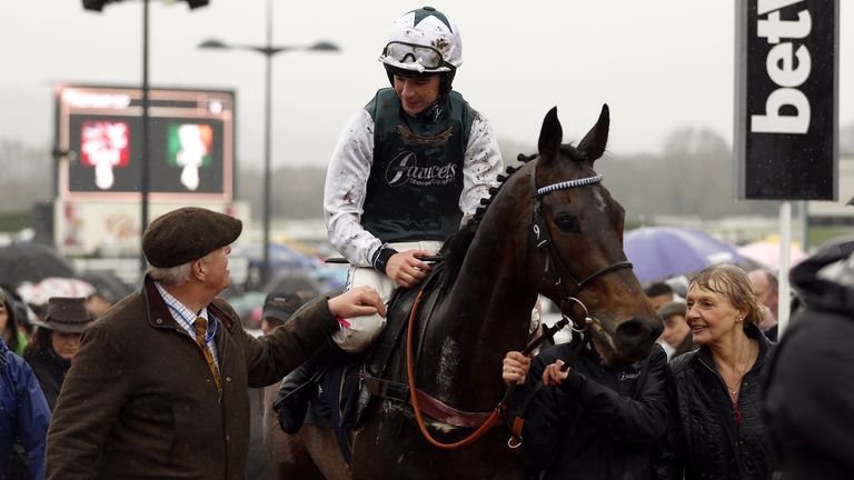 L'Homme Presse takes on Protektorat in Sunday's showpiece