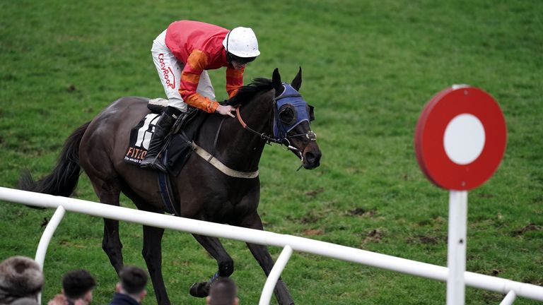 Movethechains winning gamely at Lingfield's Winter Million Festival 