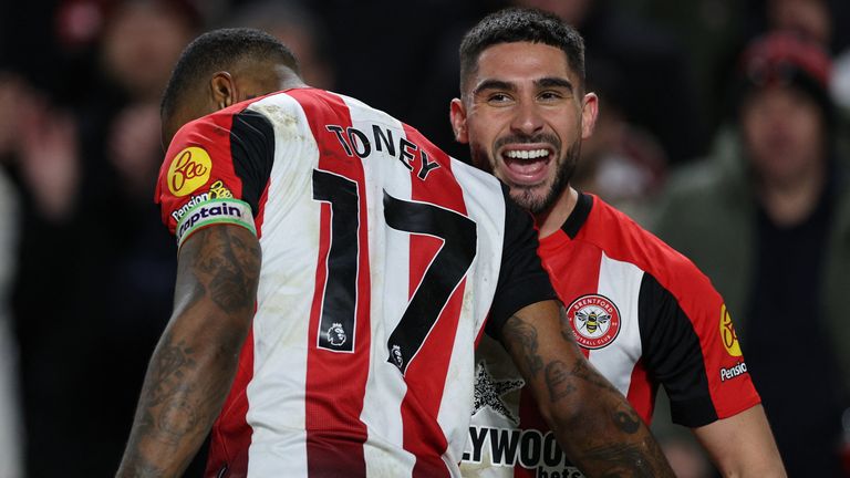 Neal Maupay celebrates with Ivan Toney after scoring Brentford&#39;s third goal vs Nottingham Forest
