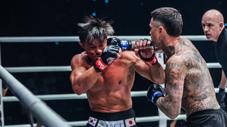 Nieky Holzken and Yoshihiro Akiyama