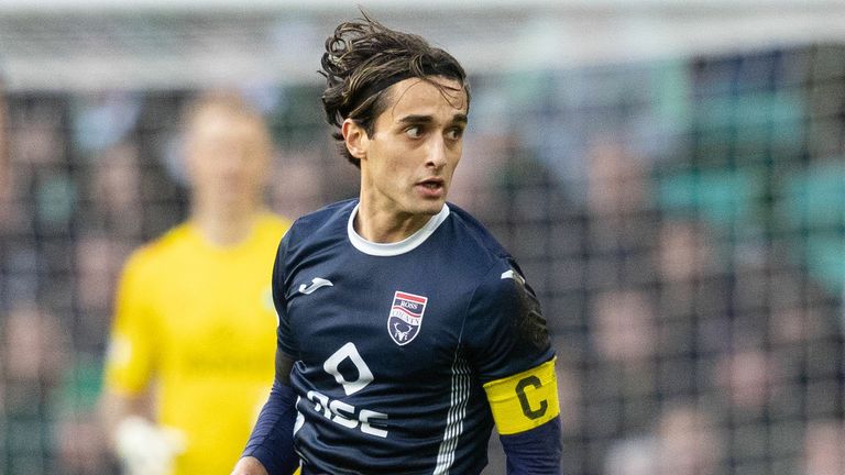 Ross County's Yan Dhanda has agreed a pre contract with Hearts