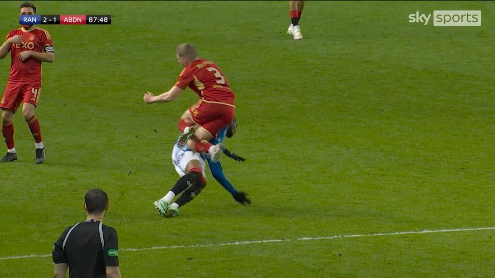 Football Rashes 'Rangers have to see this out with 10!' | Dujon Sterling sent off for ...