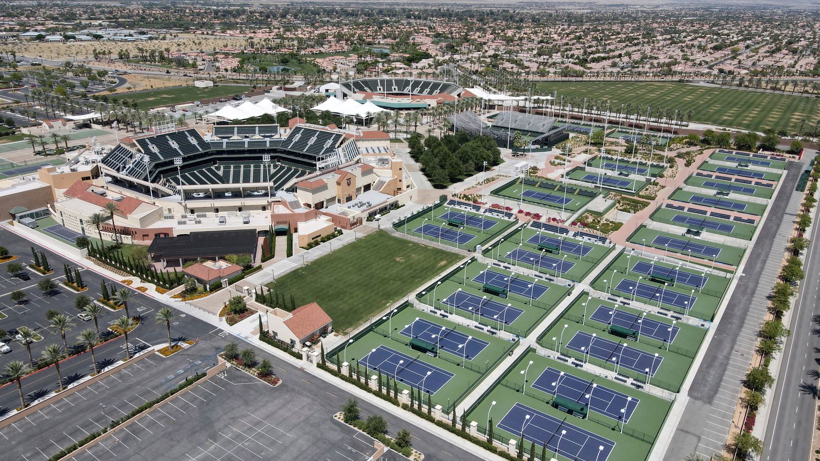 Indian Wells Iga Swiatek vs Maria Sakkari in action at the unofficial