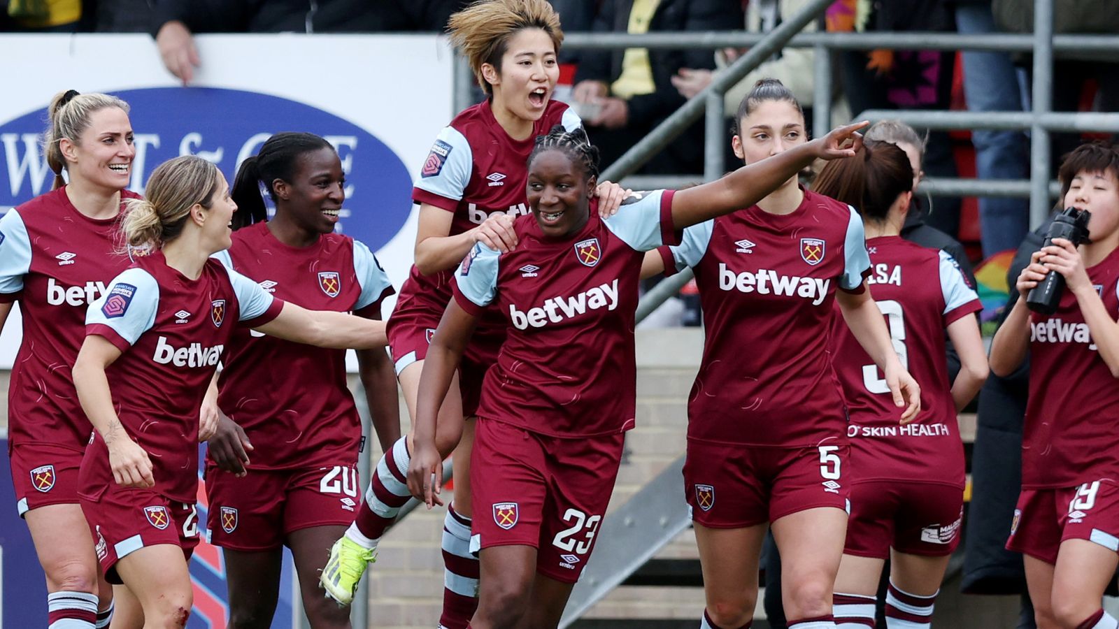 Arsenal stunned by West Ham turnaround as Man Utd beat Brighton - Women