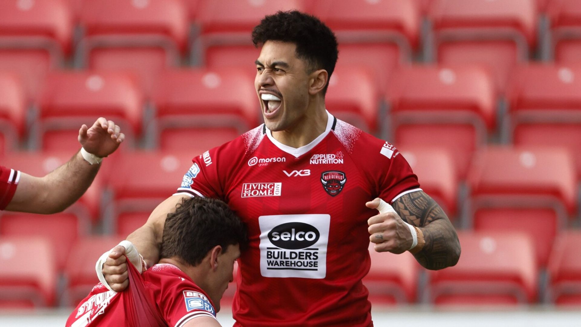 Stone scores twice as Salford beat Castleford