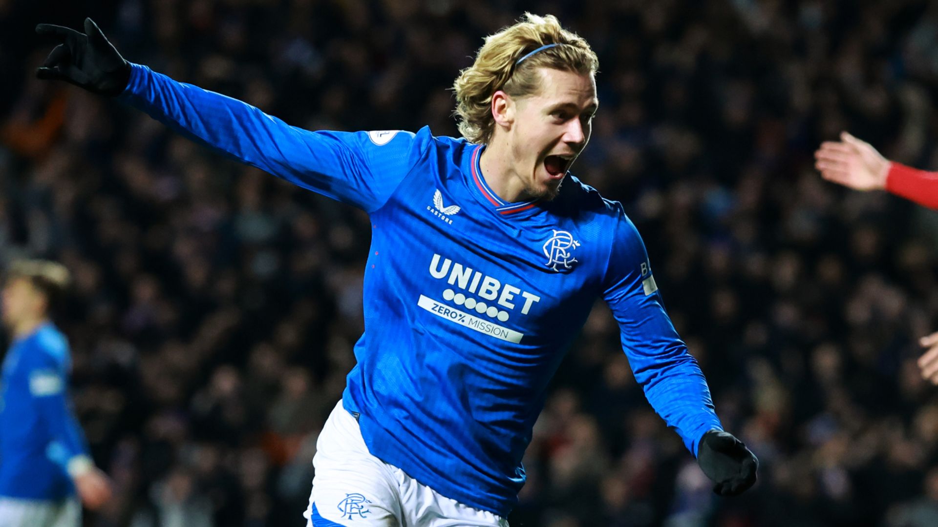 Rangers edge Warnock's Aberdeen to move level on points with Celtic