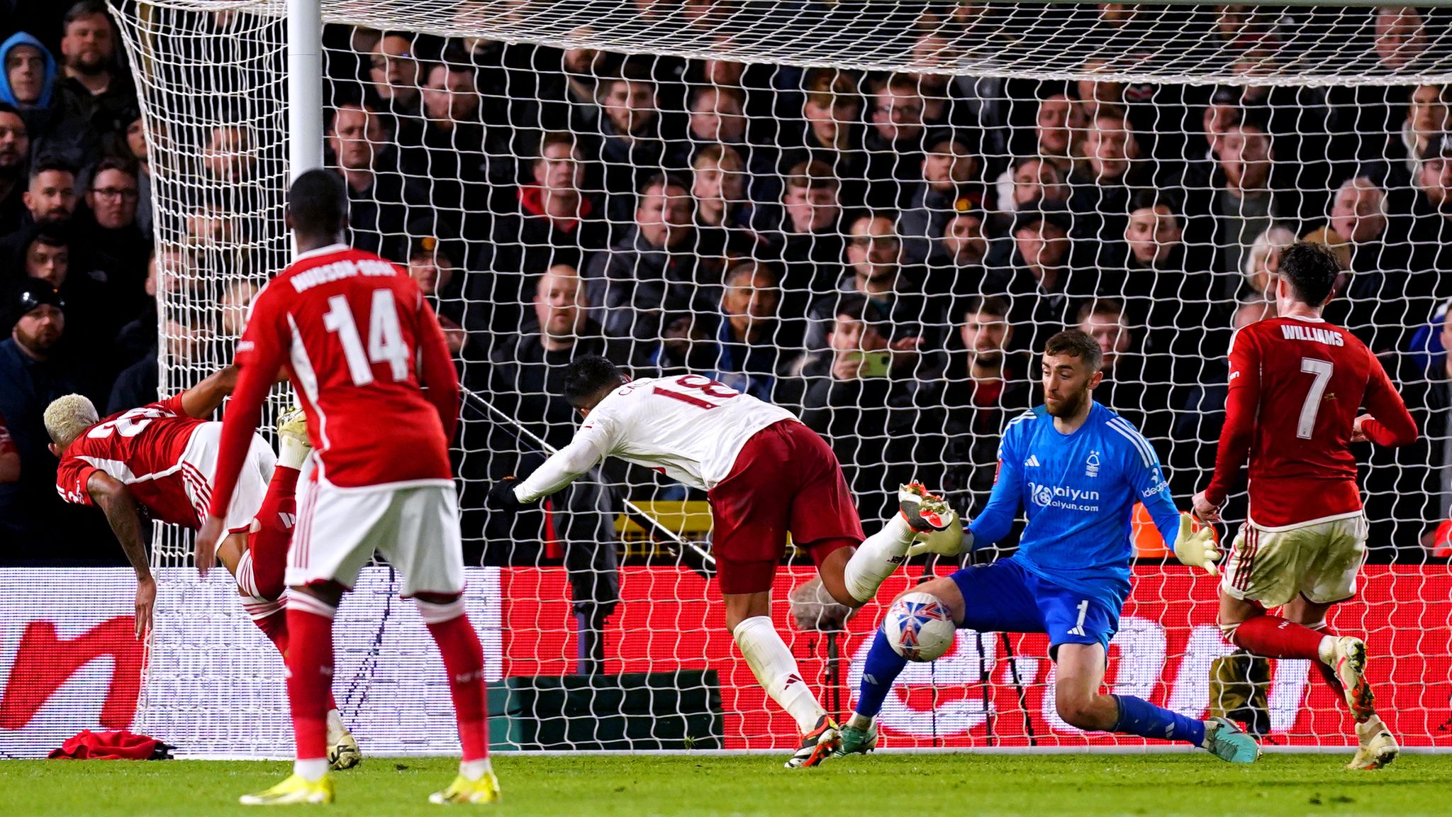 N Forest 0 - 1 Man Utd - Match Report & Highlights