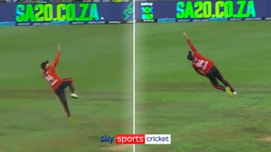 The best catch ever!? | Commentators go WILD at one-handed stunner!