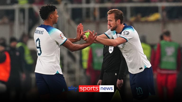 England's Ollie Watkins (left) is replaced by team-mate Harry Kane 