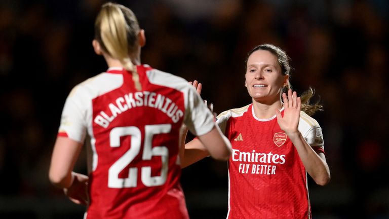 Cloe Lacasse scored a double as Arsenal showed their superiority against London City