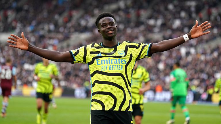 Bukayo Saka celebrates the fifth Arsenal goal