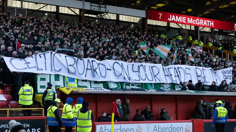 Celtic fans has a message for the board after a quite transfer window