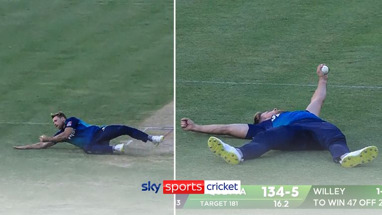 David Willey makes serious ground to take epic catch in the PSL